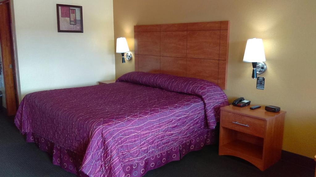Royal Inn Pearsall Exterior foto